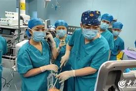 济宁市第一人民医院呼吸与危重症医学科与胸外科联合完成首例硬质支气管镜下气道瘘缝合修补术图片