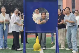 郑州市中原区澜景小学举行庆祝第40个教师节活动图片