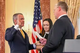 特朗普提名德松布雷担任美国国务院亚太事务助理国务卿，“能说一口流利普通话”图片