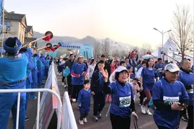 我与“万峰林警马”的故事 | 当警察蓝遇上民族风，这场赛道化身多民族文化长廊图片