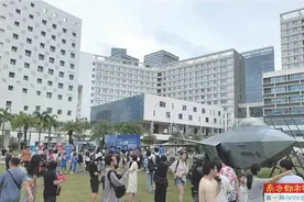 观“歼20” 登“驾驶舱”射“95式”图片