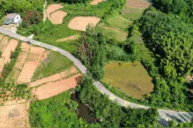 赤壁交投集团：建好农村公路 赋能乡村振兴图片