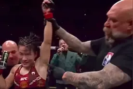 击败最强挑战者苏亚雷斯！卫冕金腰带，张伟丽彻底征服草量级图片