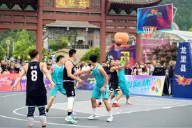 贵州龙里县2024年“云丛杯”3V3街头篮球争霸赛开幕图片