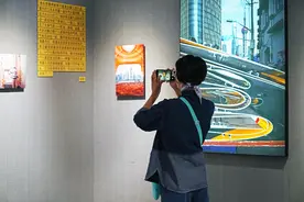 通过三位青年摄影师的镜头，观看既熟悉又陌生的上海图片