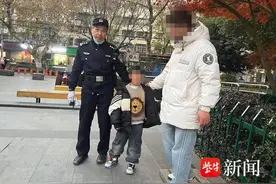 男孩惧打针溜出医院，民警耐心搜寻半小时寻回图片