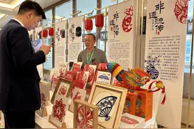 手绣、剪纸、木梳……临沂非遗亮相2024国际旅行商大会图片
