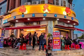 楠火锅就铁锅养护不当致吃完舌头变黑致歉！曾被曝排队无序图片
