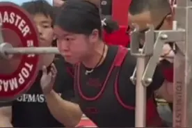 能文能武 “95后”中科大女博士拿下力量举亚锦赛铜牌图片