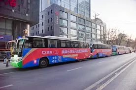 石家庄马拉松赛暖心启程 滴滴保障车队护航志愿者出行图片