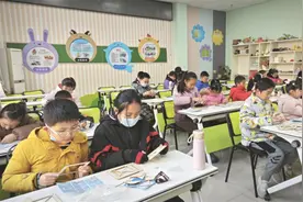 武汉长江明珠社区青少年周末课堂科普3D投影技术图片