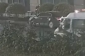 九旬夫妻双双忘记回家路，凌晨监控下这一幕让全网泪目！图片