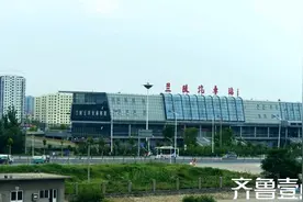 小城的车站图片