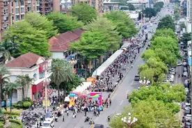 现场派发50万元无门槛消费券！东莞黄江购物嘉年华现场火爆图片