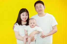 新春走基层丨“铁路蓝”与“天使白”夫妻的别样情人节图片