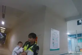 切断的食指又能写字了！5岁孩子家长花3个月找到武汉骑警：当时只剩一点皮连着，感谢他们争取救治时间图片