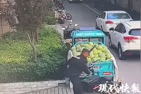 李鬼遇到李逵，男子穿山寨警服盗窃碰上特警队长图片