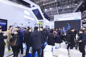 合康新能旗下美的光伏携逆变器等多款创新产品亮相济南光伏展图片