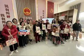 宜兴市丁蜀镇：指尖造趣 “包”你幸福图片