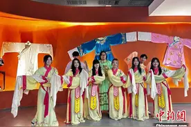 澳大利亚华裔青年“揽”琼岛：学唱琼剧乡音浓图片