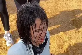 今年春节都有哪些感动时刻？万宁白衣小哥跳海救人，护士长飞机上紧急救援图片