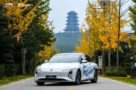 连摘双冠 星海S7耀动2024纯电动汽车性能挑战赛图片
