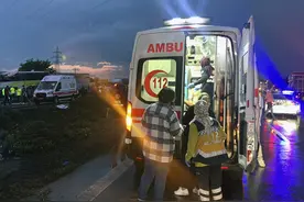 土耳其南部一交通事故致10死39伤图片