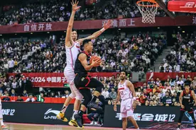 「CBA」贺希宁砍职业生涯新高！深圳队主场力克广东队图片