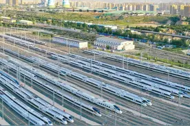 全国铁路营业里程已达约16.2万公里，其中高铁约4.7万公里图片