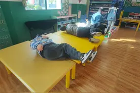 西安市灞桥区常家湾幼儿园大班室内体能游戏纪实图片