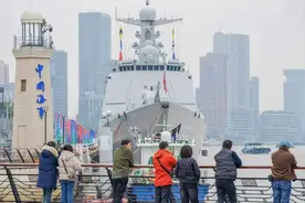 淄博舰再次现身北外滩，领略“中华神盾”的风采图片