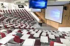 暑假里，女同学突然给我发来信息……图片