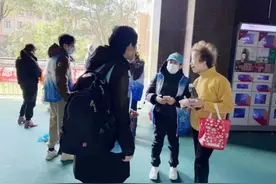 身边的小蓝鲸丨回收服务送入社区，轻松完成垃圾分类图片