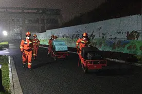 事先完全不知道，一小时集结冒雨出发，杭州地震救援拉动就这么干图片