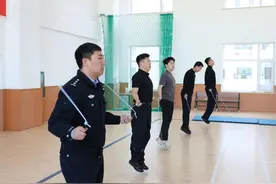 汪清县公安局开展体能素质训练达标摸底考核图片