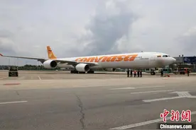 广州白云国际机场迎来首条通达南美客运航线图片