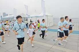 奥运冠军助威，成都绿道马拉松开跑图片