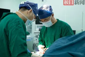 5岁男童总喊腰疼，原来是肾内藏大量积水图片