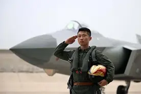 打赢未来战争的“探路先锋”——记空军航空兵某团团长董珺图片