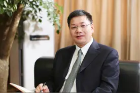 全国人大代表、浙江华海药业股份有限公司总裁陈保华：建议药品专利期限补偿制度增设“出口豁免”规定｜两会声音图片