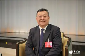 对话|青岛市人大代表李奉利：加快打造国际航运中心 构建依托港口的一流供应链综合服务体系图片