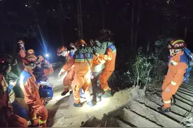 深圳一男子爬山不慎跌落受伤，消防紧急救援图片