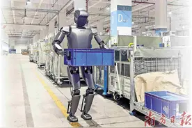 “新人”Walker S1进比亚迪工厂实训图片