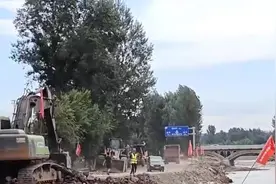 抢修道路、恢复供水……辽宁葫芦岛抢险救灾持续进行图片