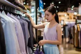 七夕浪漫经济升温，唯品会揭示大牌奢品成为送礼主流图片