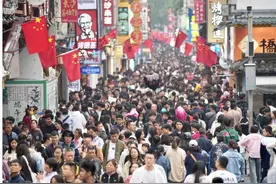 长沙红到发紫！游客从橘子洲挤到五一广场，还开发出了新玩法图片