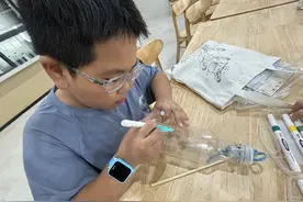 旧纸箱变身毛孩子的新家，余杭旧物循环玩出新时尚图片