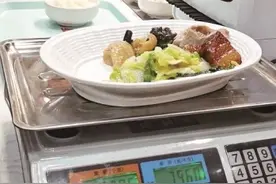 荤素一个价 菜金按量算！称重式餐厅在厦门悄然走红图片