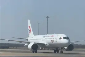 首航东北！东航C919首飞上海虹桥图片