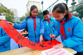 江西吉州：童心送福进社区图片